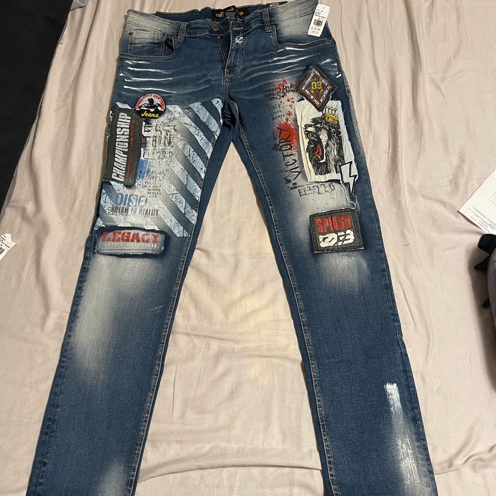 Graphic jeans